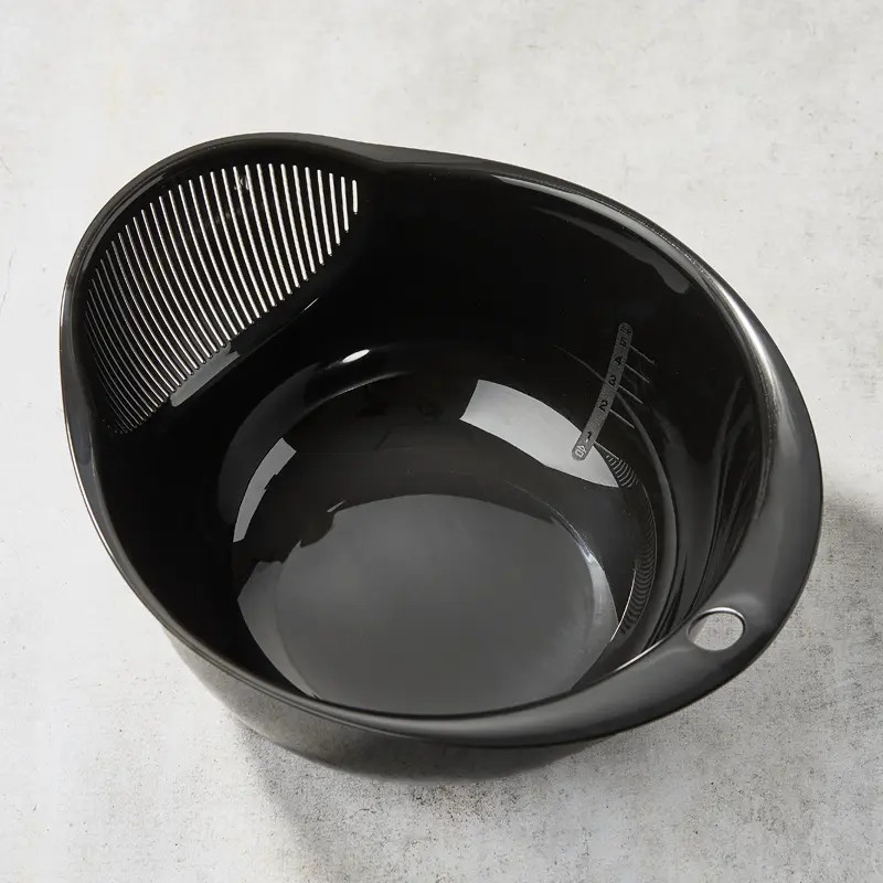 Black rinsing bowl for rice