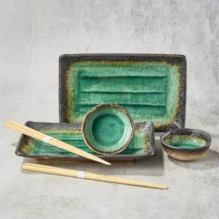 Dúo de platos de sushi rectangular y tazas de succión con salsa de soja surtida