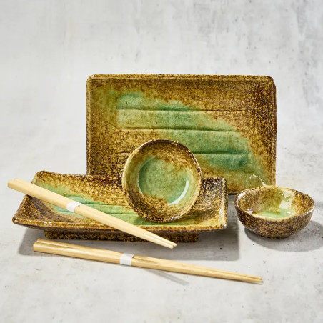 Duo tanjure sa sushi ispraviti iwashimizu i čaše od soje