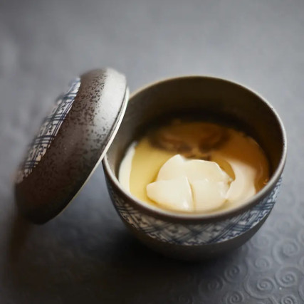 Skål i Chawan-Mushi, svart kristallmönster