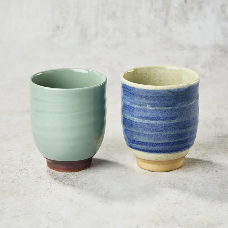 Duo cabinet of tea cups