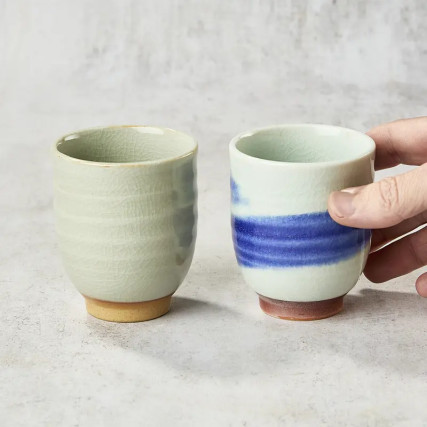 Duo cabinet of tea cups