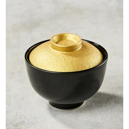 Schüssel in Chawanmushi oder luxuriöser Meilenstein in der Box