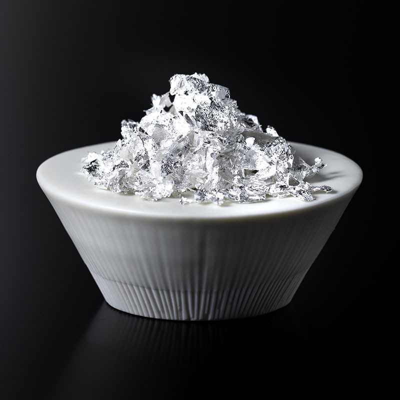 Edible silver petals E174