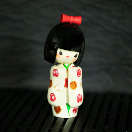 KOKESHI OTOMESODE-Puppe - Junges Mädchen in Kimono Kokeshi Puppe