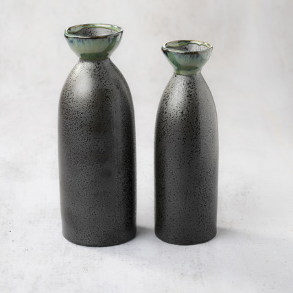 Boccetta di Tokkuri in occhiali saké e caraffa