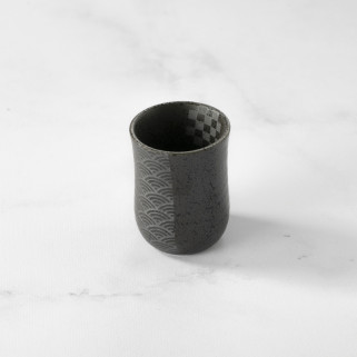 Verre à saké argent et noir, design Komon