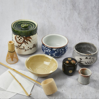 Luxurious box "all essential to make his tea matcha"