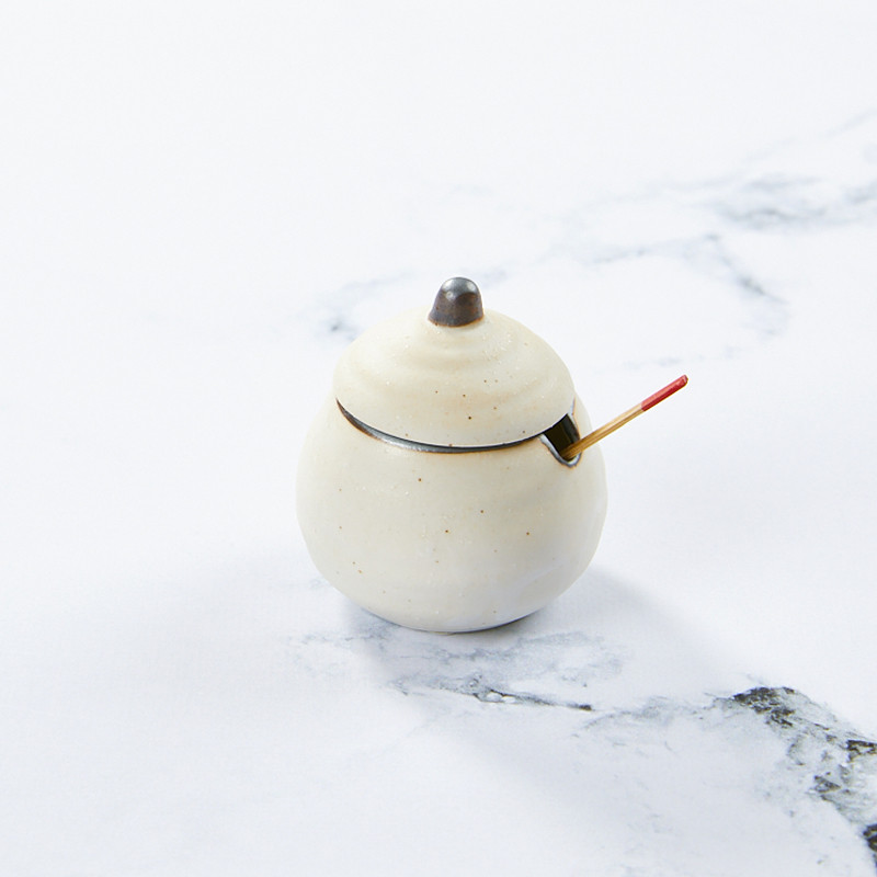 Pot in Shichimi, Karashi, specerijen