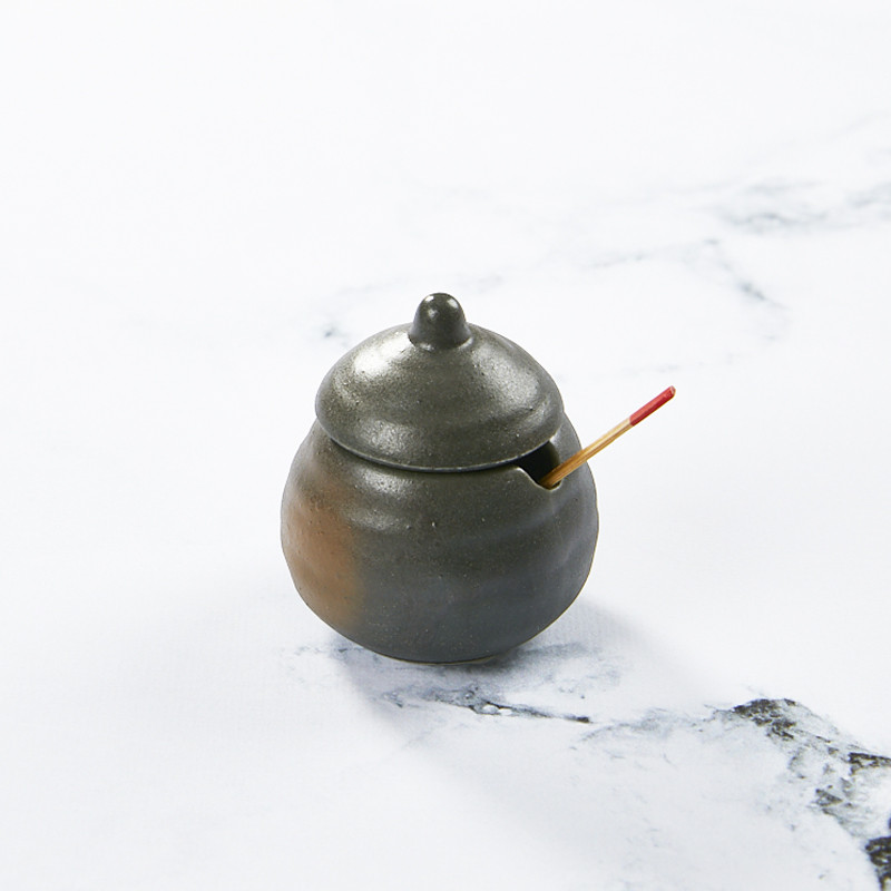 Pote em shichimi, karashi, especiarias