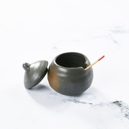 Pot à shichimi, karashi, épices