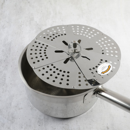 Adjustable otoshibuta tilting lid