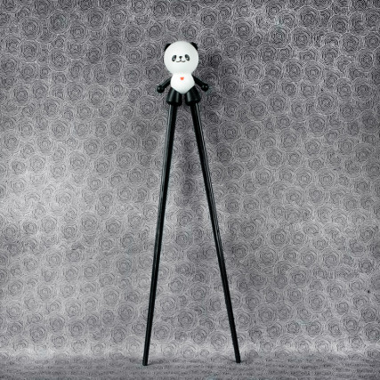 Helfen Sie den Essstäbchen mit seinem Paar Essstäbchen