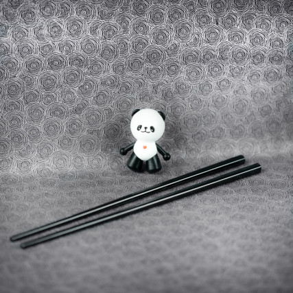 Βοηθήστε τα chopsticks με το ζευγάρι chopsticks του