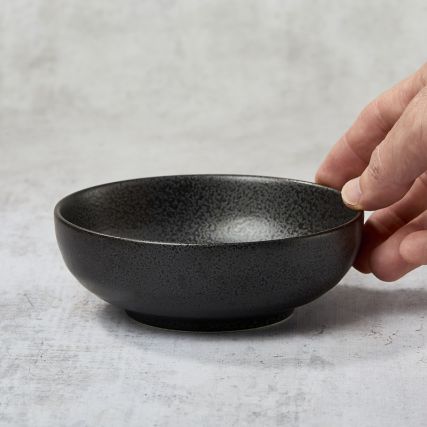Bowls cu intrări și mâncăruri simmerate