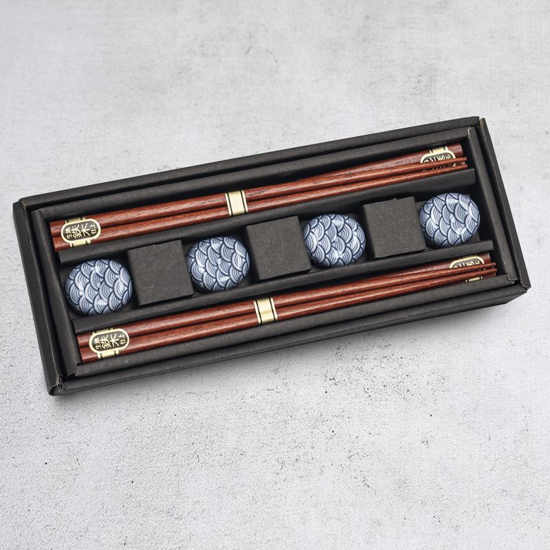 Pudełko 4 pary pałeczek i 4 mediów