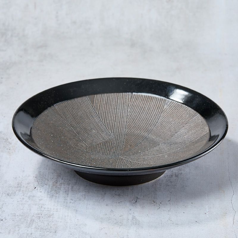 Kushime membachi tallrikar 