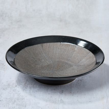 Kushime membachi tallrikar 