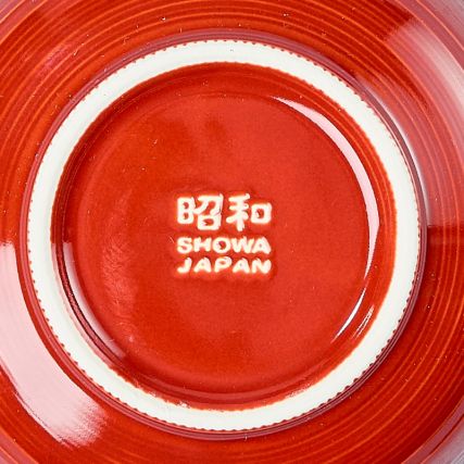 Купи с входове и съдове с къдрина