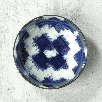 Bowls cu intrări și mâncăruri simmerate