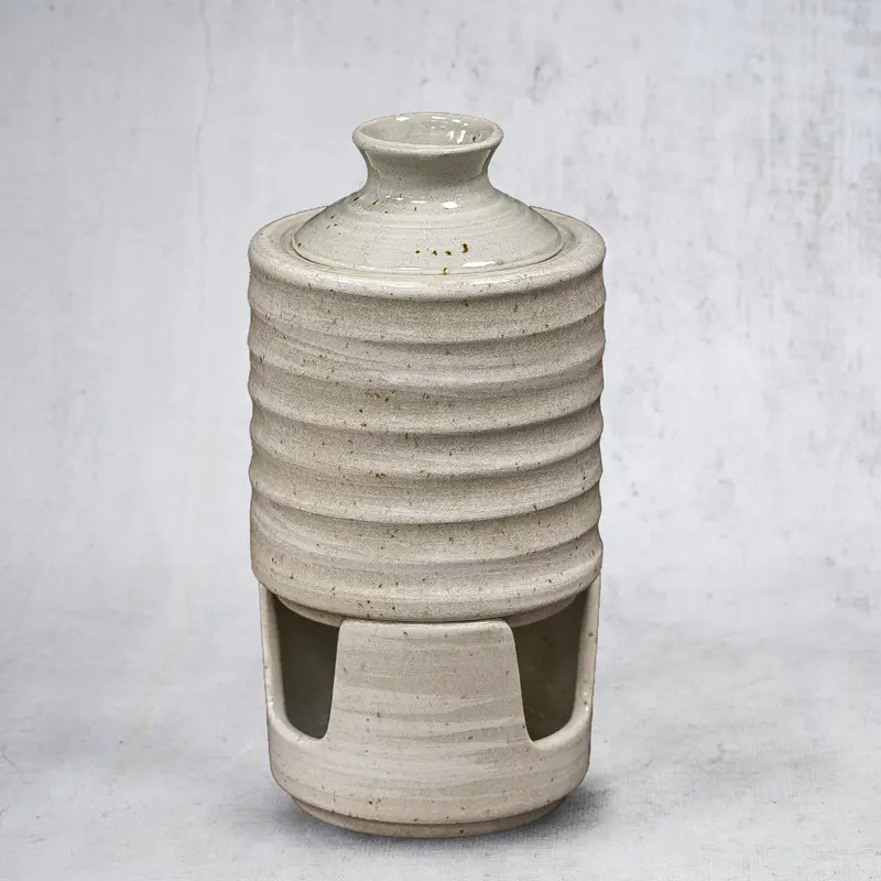 Сейджи се намира в горещ Саке