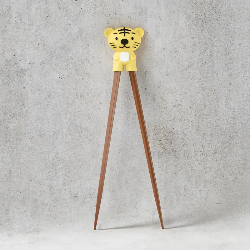 Aide baguettes avec sa paire de baguettes