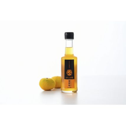 Stanje s rižom octom i sok od mandarina mikan