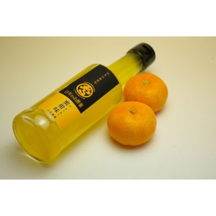 Stanje s rižom octom i sok od mandarina mikan