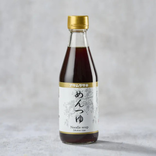 Tsuyu konsentrere seg for somen-Udon-Soba